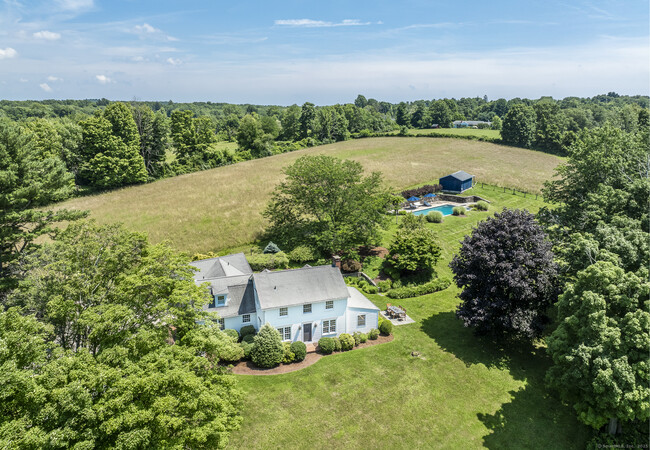 50 Warner Rd in Bridgewater, CT - Foto de edificio - Building Photo