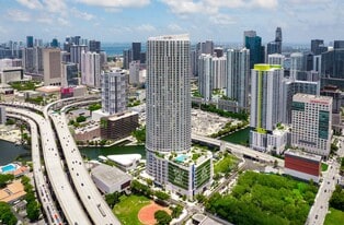 Flow Brickell in Miami, FL - Building Photo
