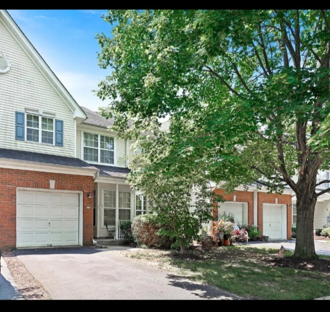 32 Chatham Ct in Trenton, NJ - Foto de edificio - Building Photo