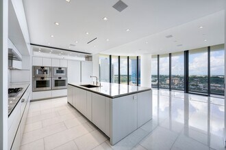 1100 S Flagler Dr in West Palm Beach, FL - Foto de edificio - Building Photo