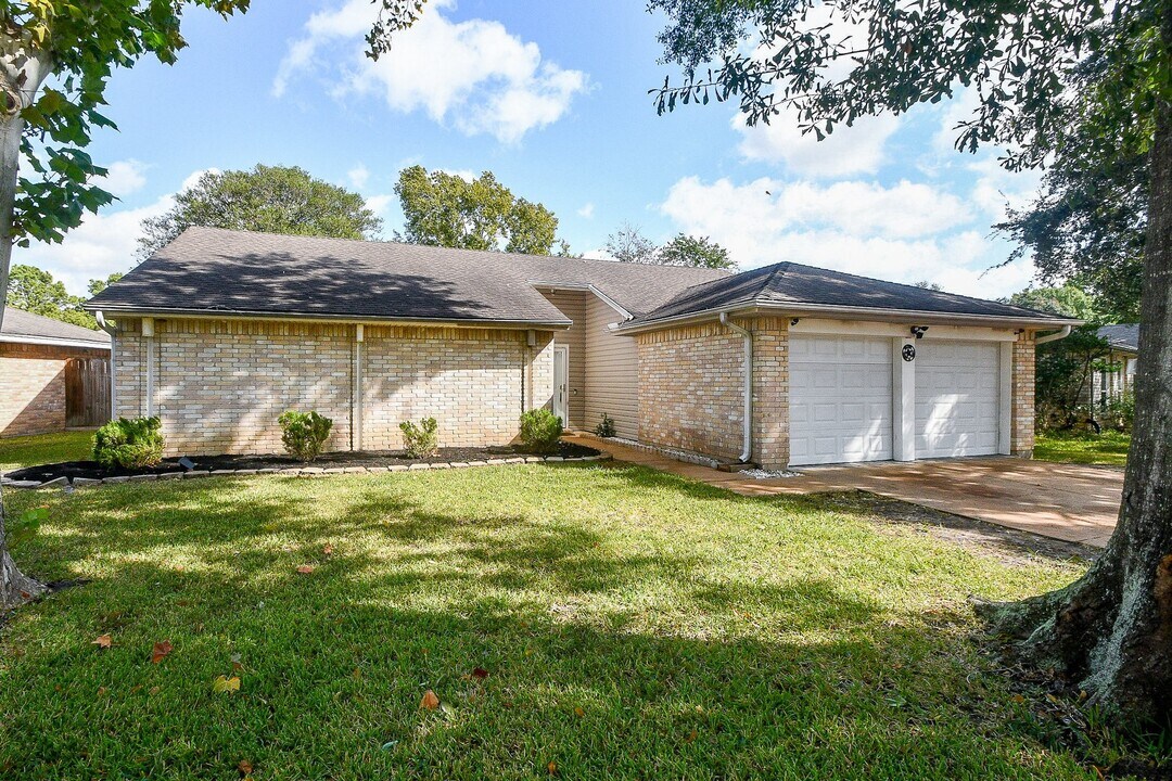 19734 Redroot Dr in Houston, TX - Building Photo