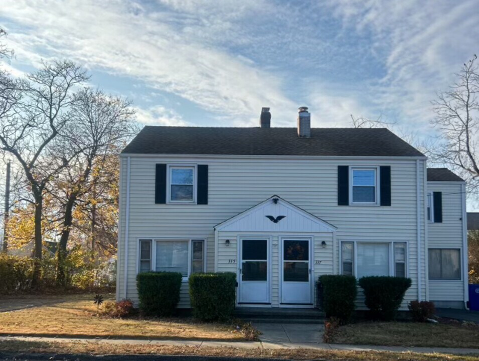 335 Light St in Stratford, CT - Foto de edificio