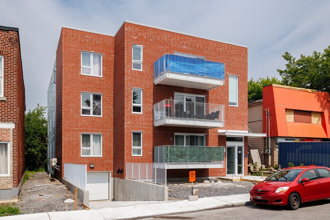 12255 Ranger Rue in Montréal, QC - Building Photo