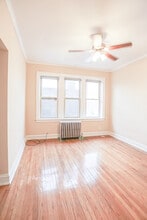 3938 W Roscoe St, Unit #2C in Chicago, IL - Building Photo - Building Photo