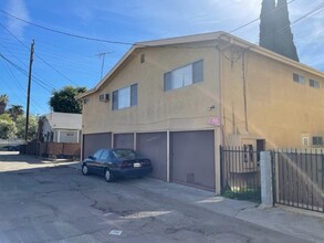 2825 Altura St in Los Angeles, CA - Building Photo - Building Photo