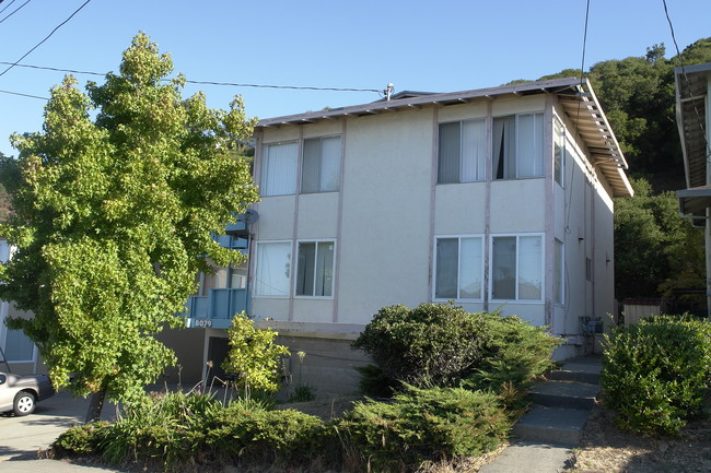 8079 Greenridge Dr in Oakland, CA - Building Photo - Building Photo