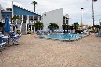 303 Rex Pl in Madeira Beach, FL - Building Photo - Building Photo