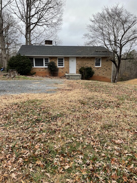 5042 Crawford Rd in Gastonia, NC - Building Photo