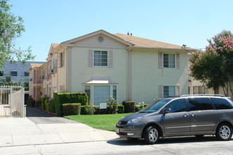 15001-15003 Dickens St in Sherman Oaks, CA - Building Photo - Building Photo