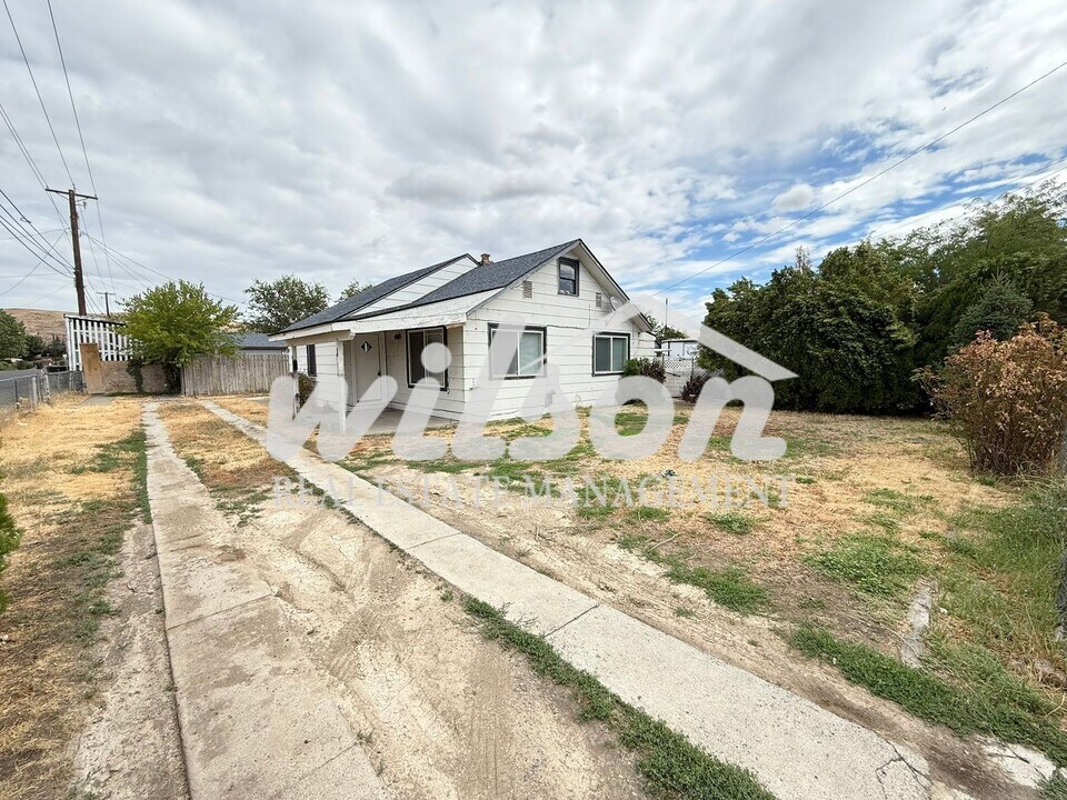 701 N 20th Ave in Yakima, WA - Building Photo