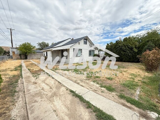 property at 701 N 20th Ave