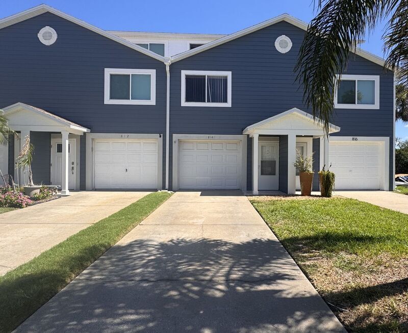 814 Hidden Harbour Dr in Indian Rocks Beach, FL - Foto de edificio