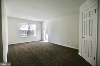 442 Atlanta Court in Washington Township, NJ - Building Photo - Building Photo