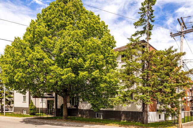 11445 Désy Av in Montréal, QC - Building Photo - Building Photo