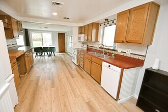 2218 E Washington St in South Bend, IN - Building Photo - Building Photo