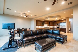 9101 Alta Dr in Las Vegas, NV - Building Photo - Building Photo