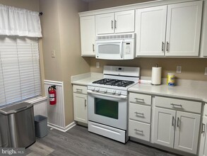 412 Atlanta Court in Washington Township, NJ - Building Photo - Building Photo
