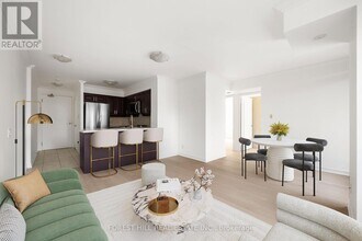 60-760 St Clair Ave W in Toronto, ON - Building Photo - Building Photo