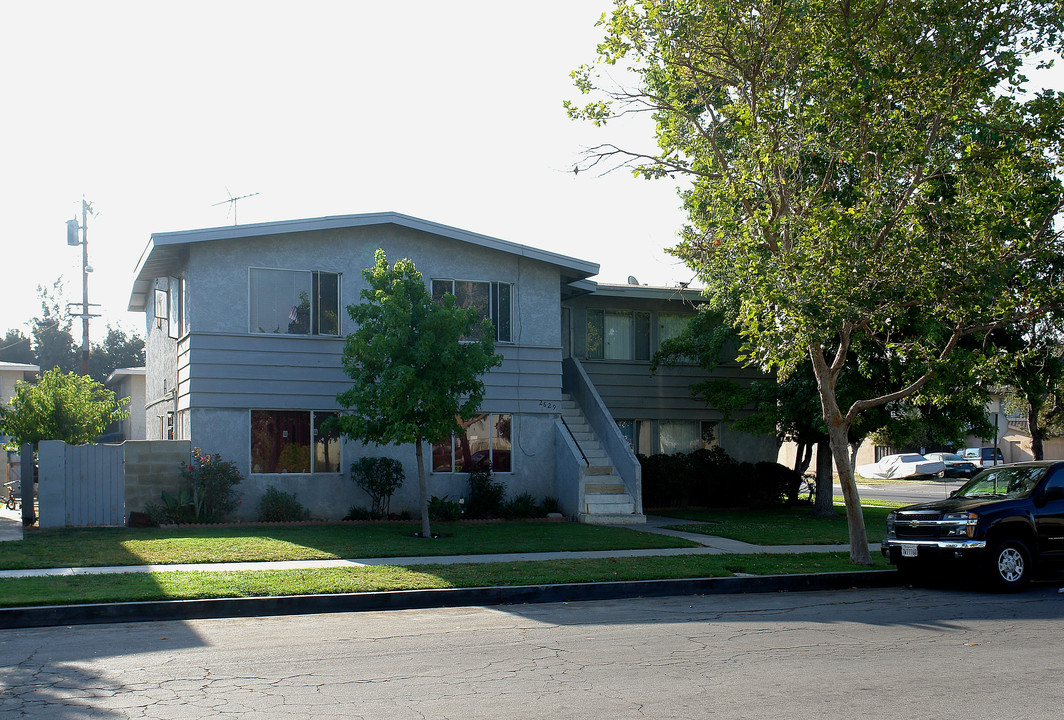 2629 S Baker St in Santa Ana, CA - Building Photo