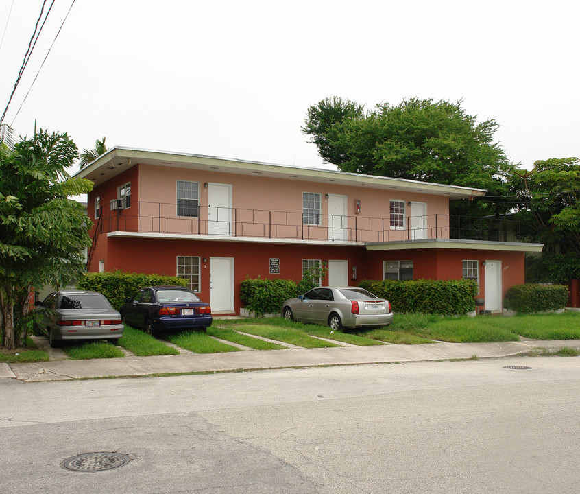 530 NE 82nd Ter in Miami, FL - Foto de edificio