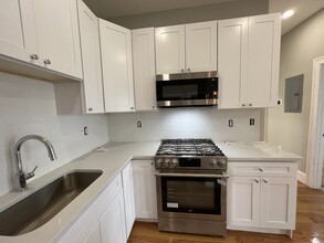 876 Adams St, Unit 2 in Boston, MA - Building Photo - Building Photo