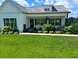 859 Hooper Rd in Charlotte, TN - Building Photo