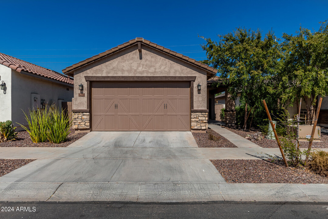 14208 W Georgia Dr in Surprise, AZ - Building Photo