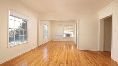 10435 Ashton Ave, Unit 10437 in Los Angeles, CA - Building Photo - Building Photo
