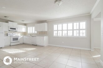 1294 Dewar Ct NE in Palm Bay, FL - Foto de edificio - Building Photo