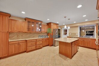 13649 Main St in Bellevue, WA - Building Photo - Building Photo