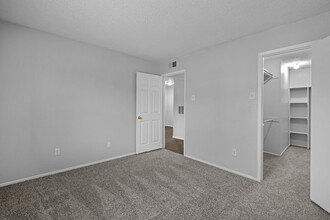 Pine Oaks Apartments in Mesquite, TX - Building Photo - Building Photo