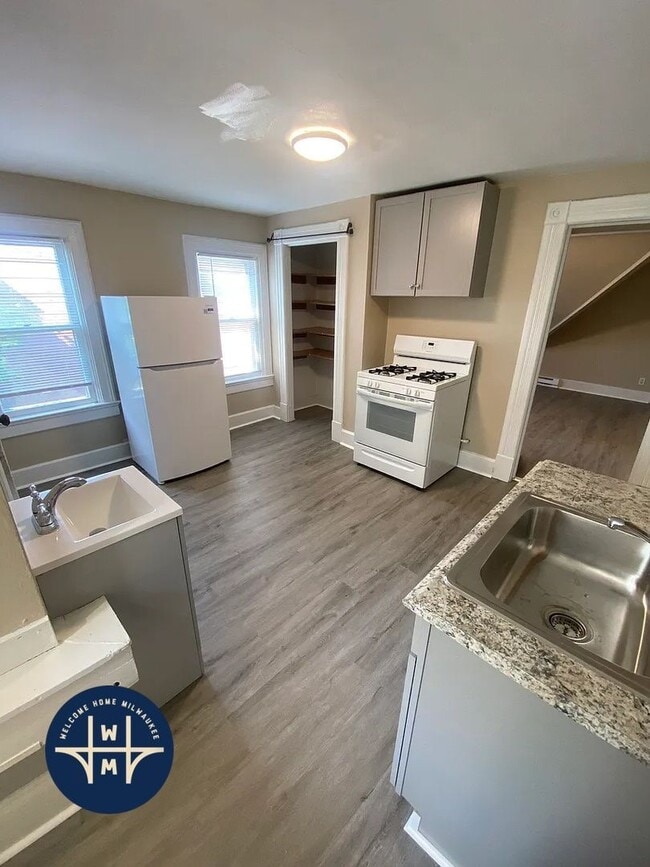 property at 1720A N Astor St