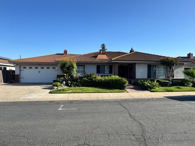property at 927 E Goshen Ave
