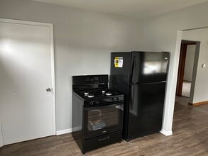 4256 W Ridge Rd in Erie, PA - Building Photo - Building Photo