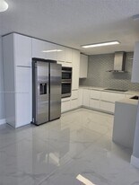 11755 SW 18th St in Miami, FL - Building Photo