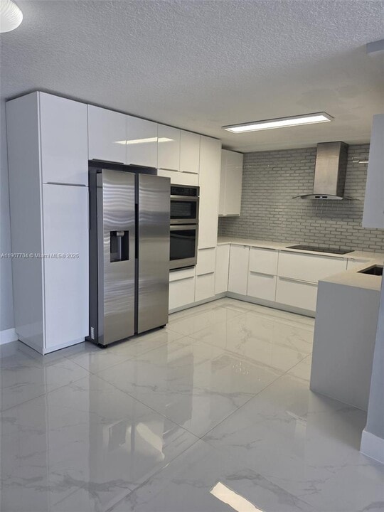 11755 SW 18th St in Miami, FL - Building Photo