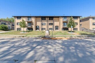 1646 W 42nd St, Unit 2 in Davenport, IA - Building Photo - Building Photo