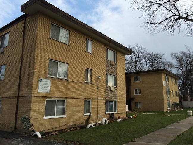 737-747 Grant Ave in Chicago Heights, IL - Foto de edificio - Building Photo