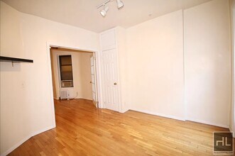251 W 18th St-Unit -3E in New York, NY - Building Photo - Building Photo