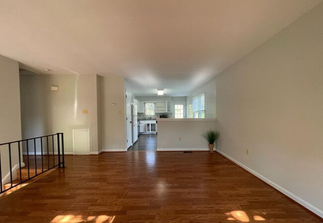 8729 36th Ave in College Park, MD - Foto de edificio - Building Photo