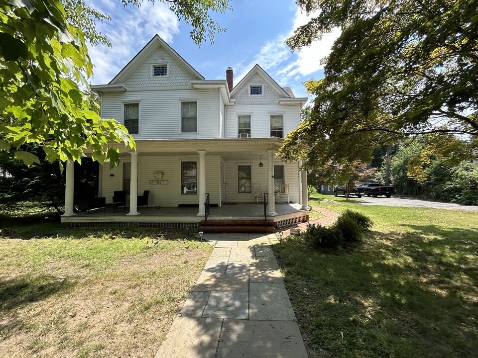 66 Church St, Unit C in Ramsey, NJ - Foto de edificio