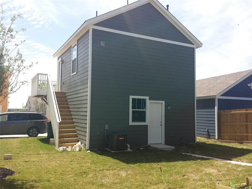 340 Perry St in San Marcos, TX - Foto de edificio