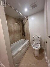 490 Pineland Ave in Oakville, ON - Building Photo - Building Photo