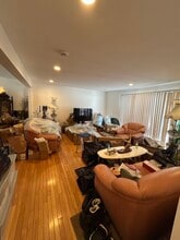 22 Broadlawn Park, Unit 22 in Chestnut Hill, MA - Foto de edificio - Building Photo