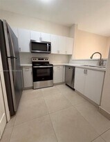 1661 SE 29th Ct, Unit 103 in Homestead, FL - Building Photo