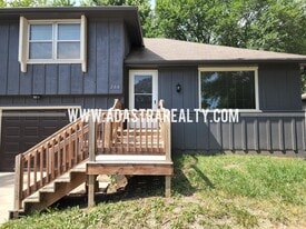 206 Brookside Dr in Paola, KS - Building Photo