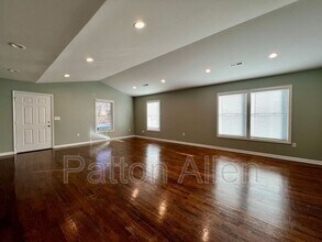 19 Chapel Park Pl in Asheville, NC - Building Photo - Building Photo