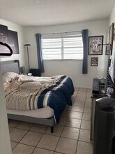 2238 Monroe St, Unit 307 in Hollywood, FL - Foto de edificio - Building Photo