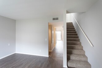 Hidden Valley Villas in Escondido, CA - Building Photo - Interior Photo