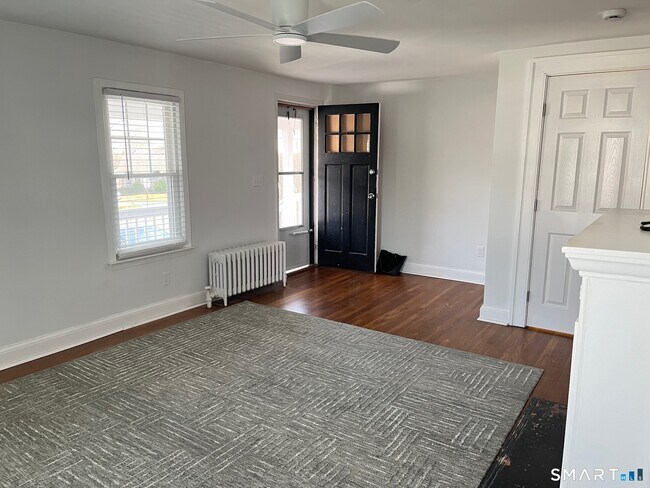 446 Old Stratfield Rd in Fairfield, CT - Building Photo - Building Photo